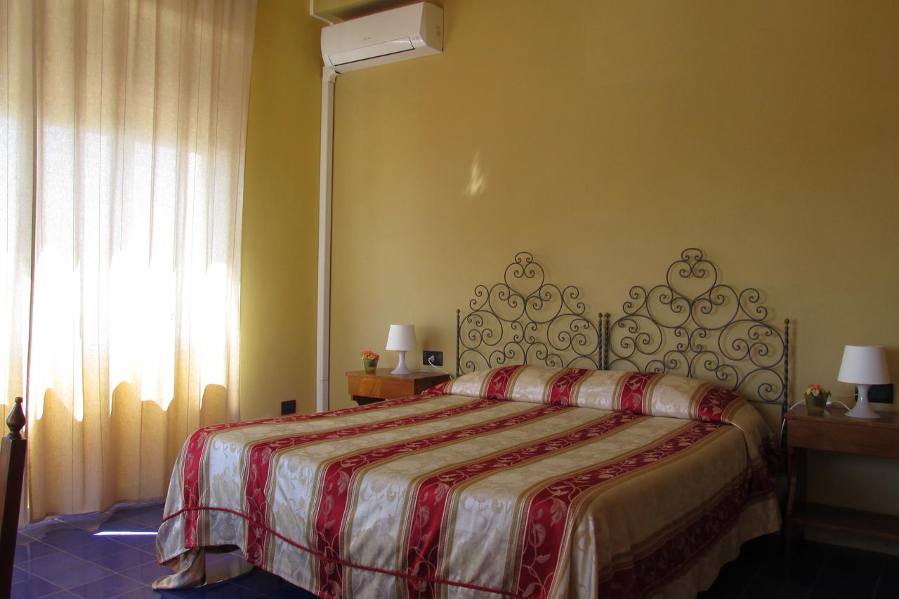 Hotel Panorama Di Sicilia Castelmola Bagian luar foto